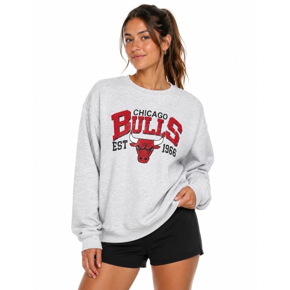 Chicago Bulls Gildan Sweatshirt Vintage Graphic NBA Womens Size M Gray Sporty